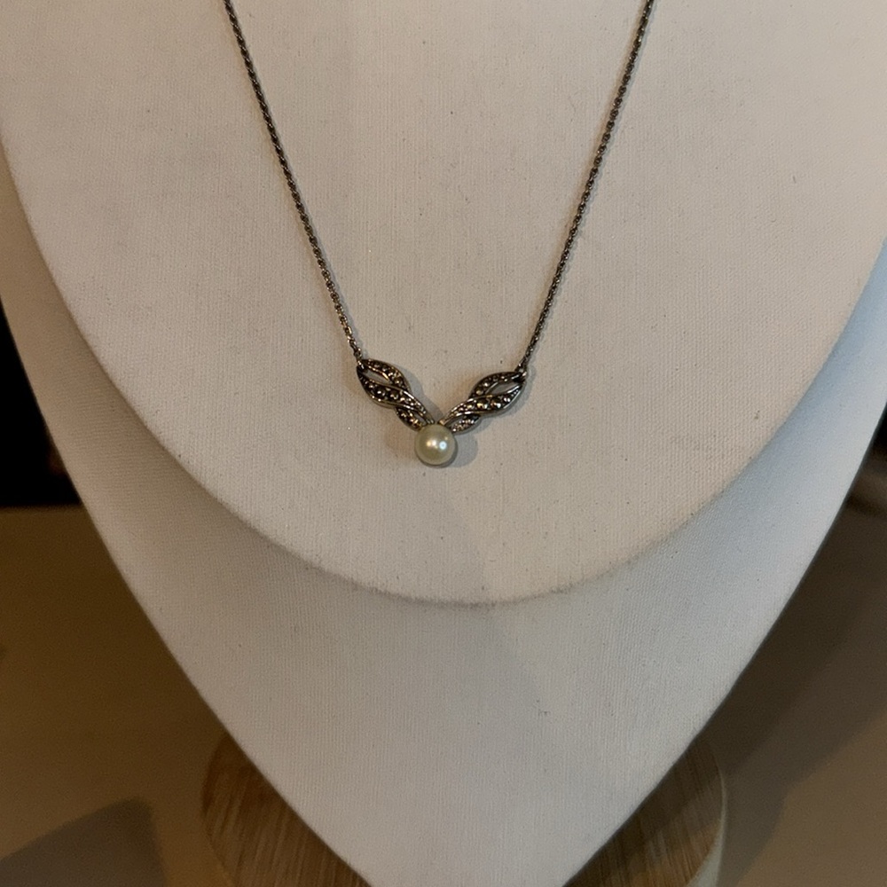 Avon Necklace with Pearl Accent - Picture 2 of 3